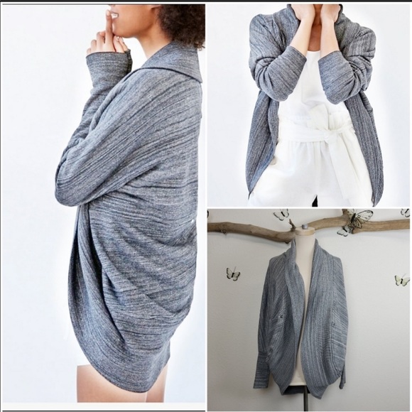 Wilfred/Artizia Diderot Sweater in light grey. 💜